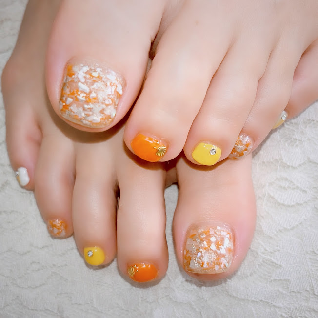 夏ネイル　ビタミンカラー